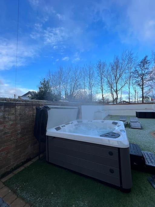 The Hot Tub Townhouse By Holiday Heim リザム・セント・アンズ エクステリア 写真
